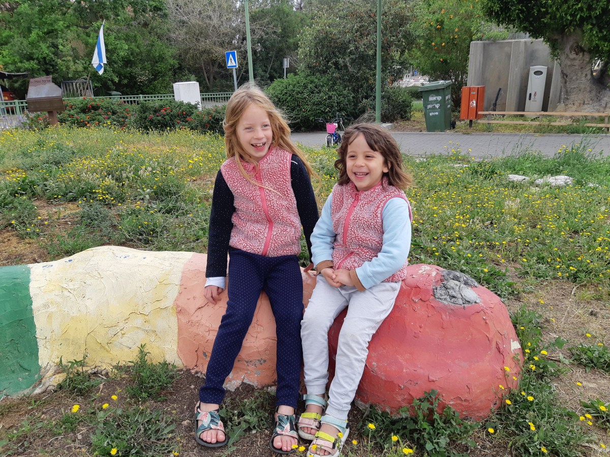 אלה ואורי משתפות לגבי השגרה שלהן בחינוך ביתי&nbsp;וממליצות