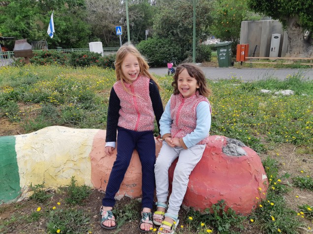 אלה ואורי משתפות לגבי השגרה שלהן בחינוך ביתי&nbsp;וממליצות